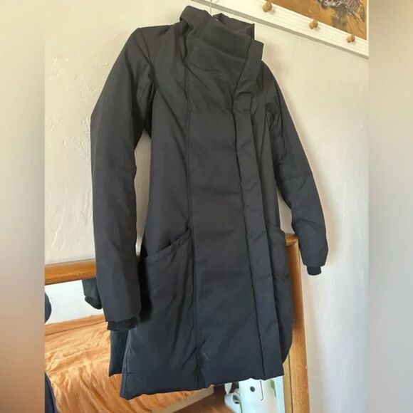 NWT Aritzia Babaton Bowerman Black Asymmetrical Zip Down Puffer Jacket Coat XS 0 - Picture 4 of 14